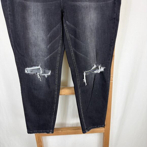 NWT Vervet Flying Monkey Black Distressed Mom Jeans #1395 Size 16 - Picture 2 of 4